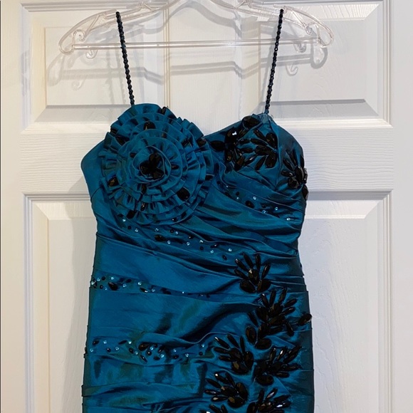 Musani evening cocktail beaded dress with shawl - Picture 2 of 8